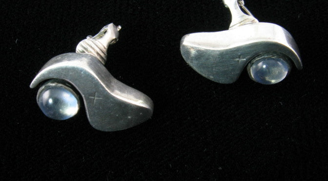 BUILDING A LIBRARY OF JEWELRY BOOKS: MODERNIST JEWELRY