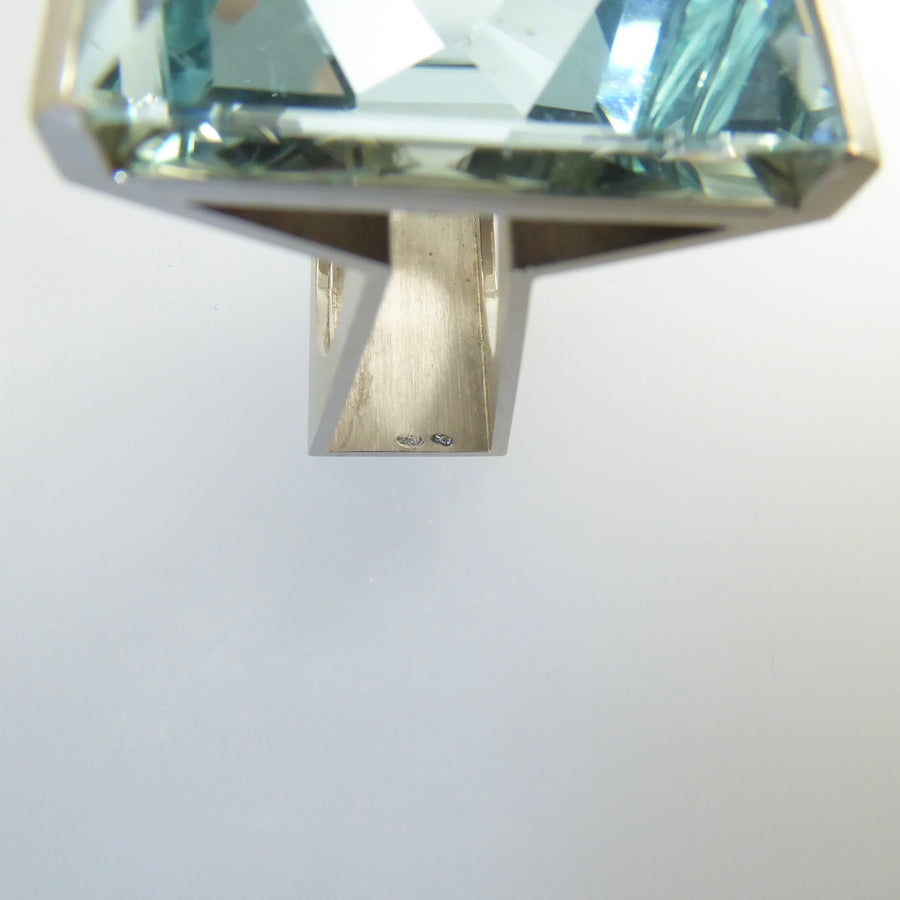 Modernist aquamarine gold ring