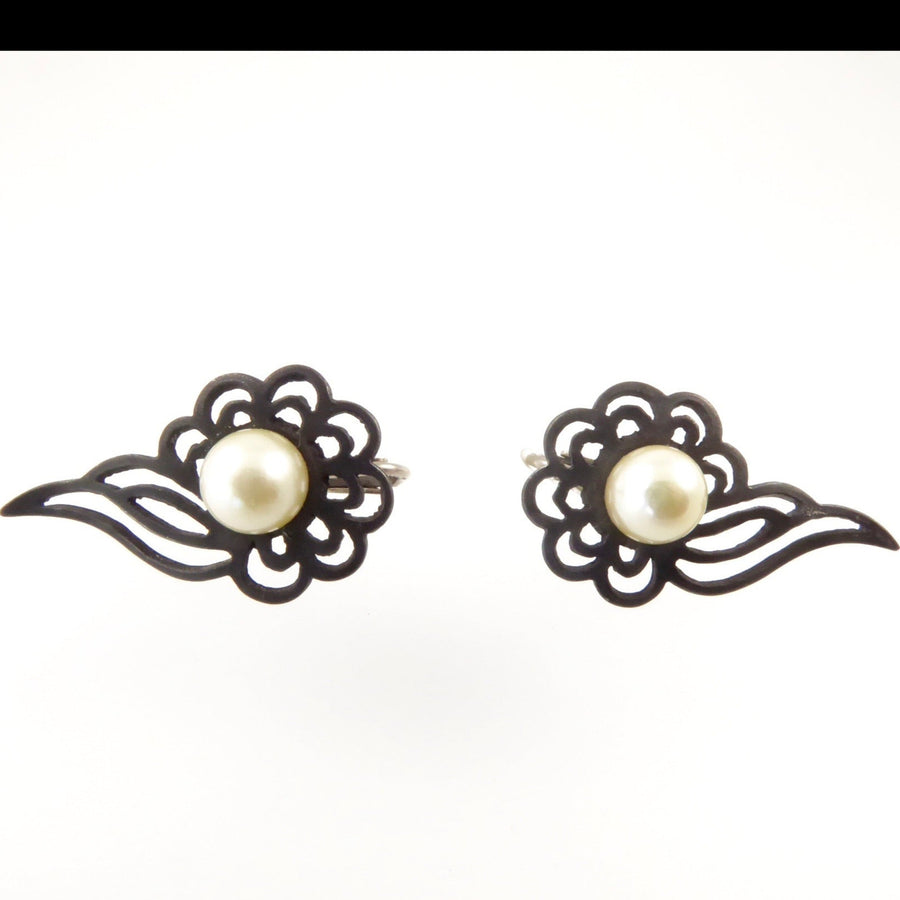 Marsh pearl earrings